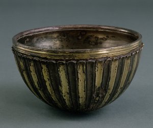 パルティアンボウル、イラン、西暦100〜200年（銀の金箔） 作： Parthian School