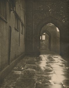 ウェストミンスター寺院、1935年にアボッツコートへのアーチ。 作： Paterson