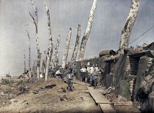 1917年9月10日、ベルギーの砲撃によって破壊された地域のヘットサスにあるフレンチライン（オートクローム） 作： Paul Castelnau