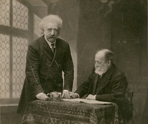 [室内にいる2人の男、おそらくルネ・トレルとホルマン] 作： Paul Nadar