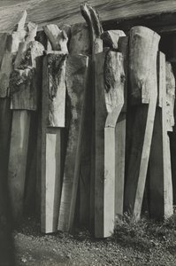 トーテム、旧造船所、ライ麦 作： Paul Nash