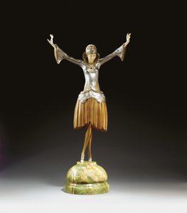 ターバンをつけた踊り子」1925年頃（ペイントされたブロンズ、アイボリー、オニキス