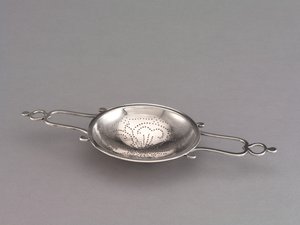 ストレーナー、1760年頃 作： Paul Revere