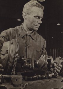 ドイツの産業 作： Paul Wolff
