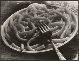 フォーク付き麺皿 作： Paul Wolff