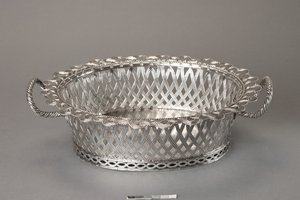 バスケット、1729 作： Paul de Lamerie