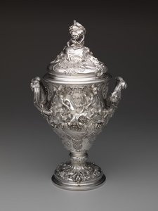 カバードカップ、1742 作： Paul de Lamerie