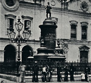 ホセ・ボニファシオ像。ラルゴデサンフランシスコ、1895 作： Paulo Kowalsky