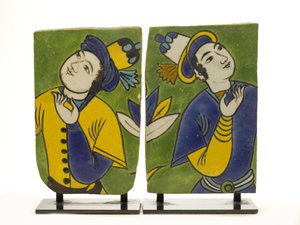 形象装飾が施された断片的なタイル 作： Persian School