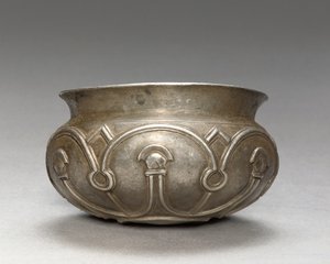 前アケメネス朝時代のボウル、紀元前6世紀頃（銀製 作： Persian School
