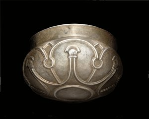 プレアケメネス朝の鉢、紀元前6世紀 作： Persian School