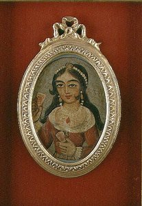 装飾された女性を描いたカジャール朝時代の胸像の丸型（油彩・キャンバス） 作： Persian School
