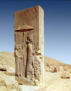 アケメネス朝時代のホールを去ったクセルクセス1世王（紀元前519〜465年）を描いた百柱列のホールでの救済