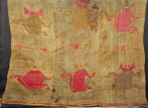 ペルーのシュラウド;征服前（15世紀）、カラーウールで織り込まれた綿とビキューナ 作： Peruvian School
