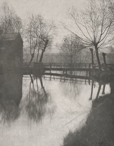 チンフォード近くの歩道橋 作： Peter Henry Emerson