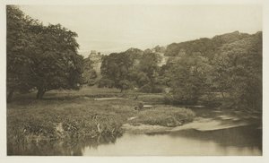ハドンホール、草原から 作： Peter Henry Emerson