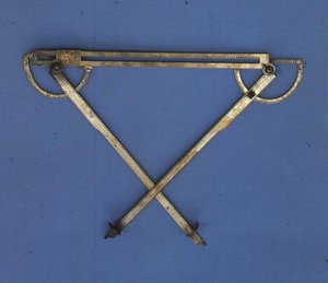 トリゴノメーター、1580年頃（真鍮 作： Philippe Danfrie