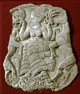 フェニキア美術：象牙のパイクサイド・カバーの彫刻、ヤギに栄養を与えるミケニアンの豊穣の女神が描かれている。紀元前1250年頃。トゥインク・エル・ベイダより薄さ13cm パリ、ルーヴル美術館