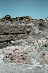 フェニキア人の文明：現在のサンタンティオコ島（聖アンティオキアまたは聖アンティオキア）にあるプニキア都市スルシスのトフェット跡、ピテクス起源（ピテクサまたはピテクサイまたはピテクサエ）（イスキア）、紀元前8世紀後半。サルデーニャ島、イタル 作： Phoenician Phoenician
