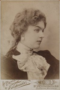 アナスタシャ・ドミトリエフナ・ビャルツェワ、1871～1913年、1890年代半ば。 作： Photo studio H. Rentz and F.