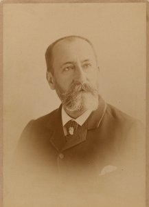 作曲家カミーユ・サン=サーンスの肖像 1835-1921. 作： Photo studio J. Lacroix.