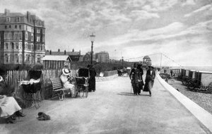 パレード、ベクスヒルオンシー、イーストサセックス、20世紀初頭。 作： Photochrom Co Ltd of London