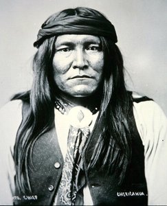 Chiricahua族のChato酋長（モノクロ写真） 作： Photographer American