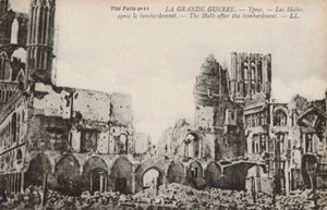 第一次世界大戦で砲撃を受けたベルギー・イーペルの布製ホールの廃墟