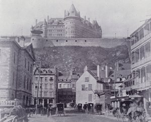 カナダケベック州のシャトー・フロンテナック（モノクロ写真 作： Photographer Canadian