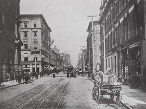 トロント、キングの角、Yonge Streetを見上げる（モノクロ写真 作： Photographer Canadian