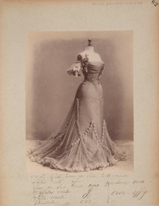 アルバムページ。ハウス・オブ・ワース、ボールガウン 作： Photographer French