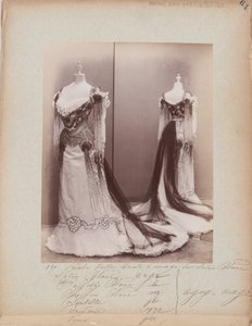 アルバムページ。ハウス・オブ・ワース、ボールガウン 作： Photographer French