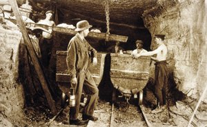 カリ鉱山の鉱山労働者、アルザス、c。 1900年（白黒写真）
