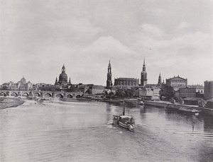 マリエンブルッケから見た旧市街（モノクロ写真 作： Photographer German