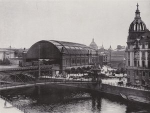 Friedrich-Strasse駅（モノクロ写真 作： Photographer German