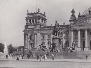 ビスマルク・モニュメント（モノクロ写真 作： Photographer German