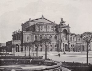 ロイヤル・コート・シアター（モノクロ写真 作： Photographer German