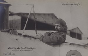 世界で初めて英仏海峡を横断したフランス人飛行家ルイ・ブレリオの単葉機（モノクロ写真 作： Photographer German
