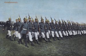 パレードで行進するドイツ陸軍の歩兵（写真 作： Photographer German