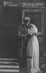 恋人との再会を果たしたドイツ人兵士（モノクロ写真 作： Photographer German