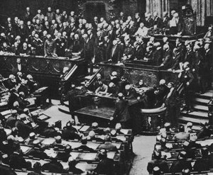 ドイツの対仏宣戦布告（1914年8月3日、ライヒスタークにて）（白黒写真