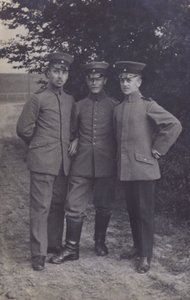 3人のドイツ軍兵士のグループ（モノクロ写真 作： Photographer German
