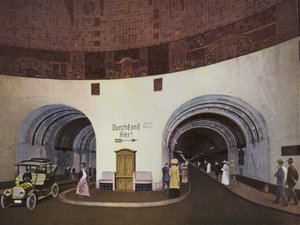 ハンブルグ：エルブトンネル、1908-11年建設 長さ450m、深さ20m u Wコスト約11ミルM(写真)
