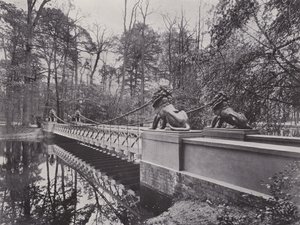 動物園内、Lowenbrucke（モノクロ写真 作： Photographer German