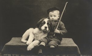 犬を連れた少年（モノクロ写真