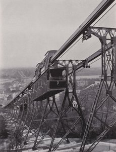 ロシュヴィッツ、吊り下げ式鉄道（モノクロ写真 作： Photographer German