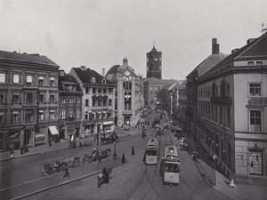 モルケンマルクト、シュパンダウアー・シュトラーセ、市庁舎（モノクロ写真