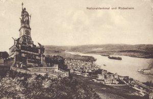 ドイツ統一記念碑「Nationaldenkmal」（ヘッセン州ルーデスハイム・アム・ライン）（白黒写真 作： Photographer German