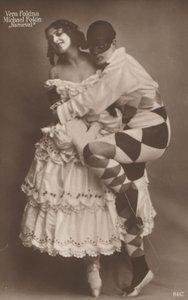 ロシアのバレエダンサー、ヴェラ・フォキナとミシェル・フォキーンの「カルナヴァル」（1910年頃）（モノクロ写真 作： Photographer German