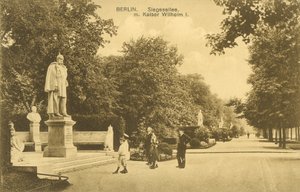 Siegesalleeとカイザー・ウィルヘルム1世像（ベルリン）（モノクロ写真 作： Photographer German